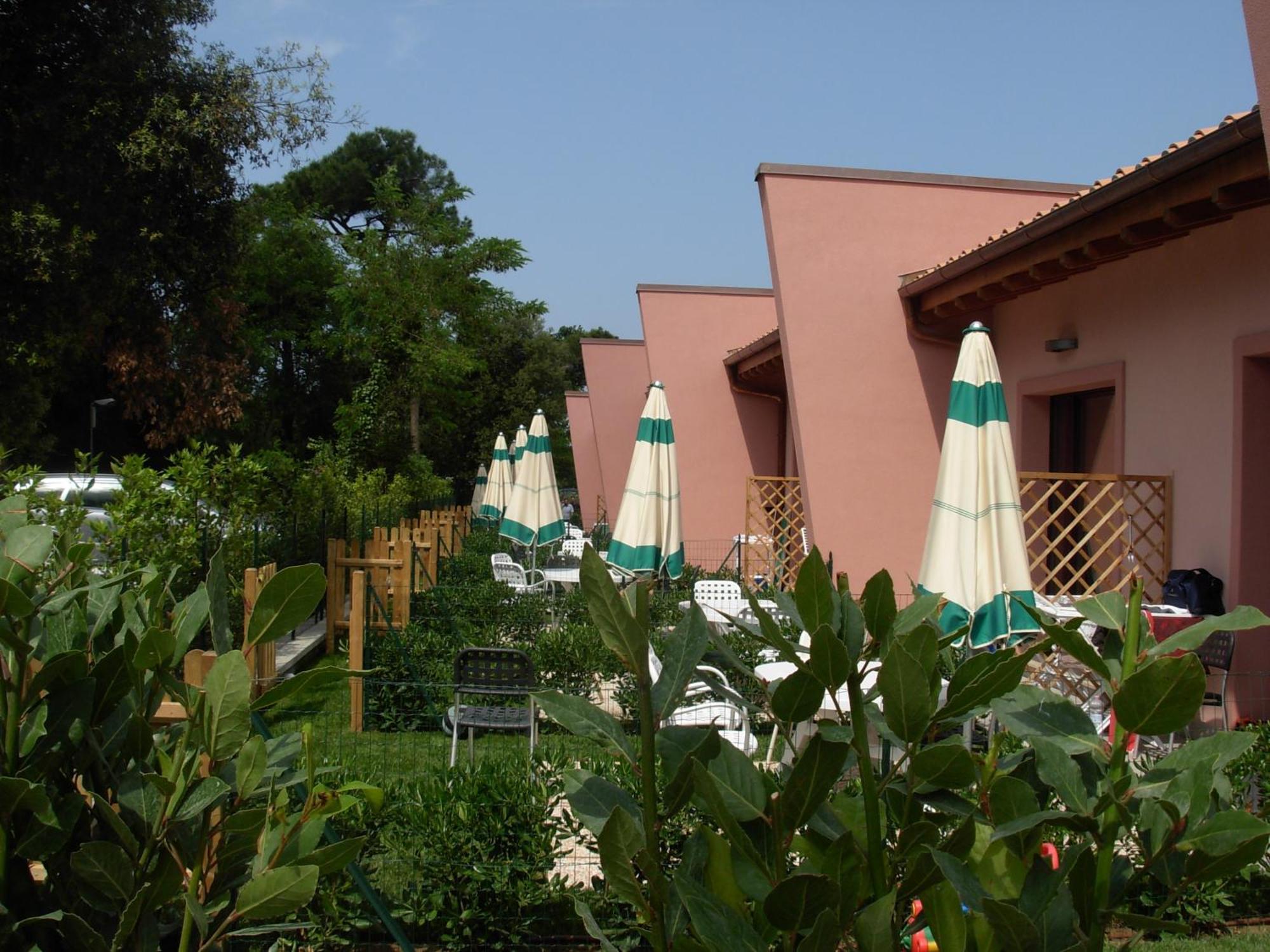 Miramare Resort Tirrenia Bagian luar foto